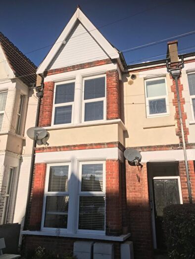 1 Bedroom Flat To Rent In Wimborne Road, Southend-On-Sea, Essex, SS2