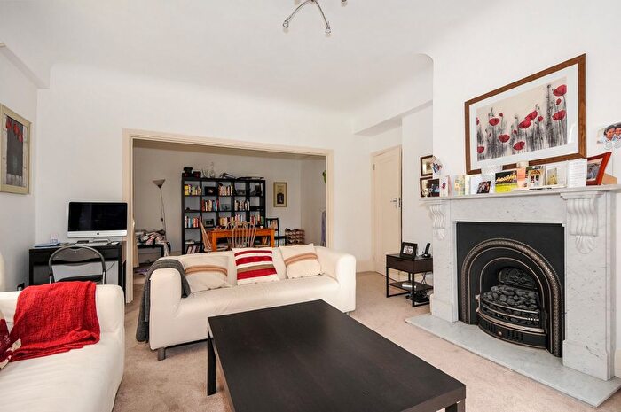 2 Bedroom Flat To Rent In Hall Road, St John's Wood, London, NW8