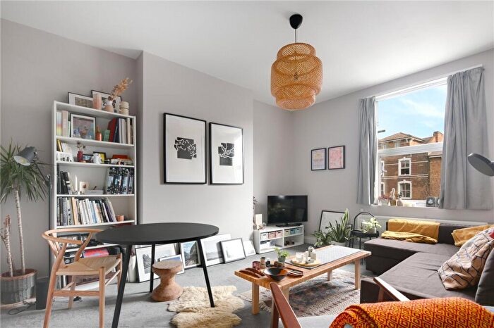 1 Bedroom Flat To Rent In Amhurst Road, Hackney Downs, London, E8