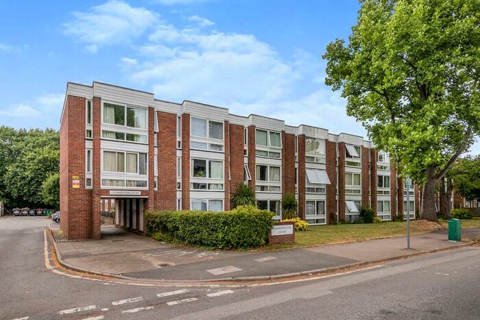 1 Bedroom Flat To Rent In Lovelace Gardens, Surbiton, Surrey, KT6