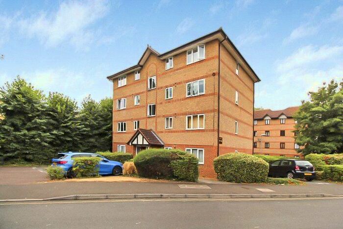 2 Bedroom Flat To Rent In Varsity Drive, Twickenham, TW1