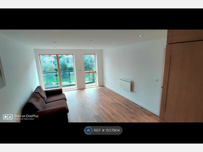 2 Bedroom Flat To Rent In Lawrie House, London, SW19