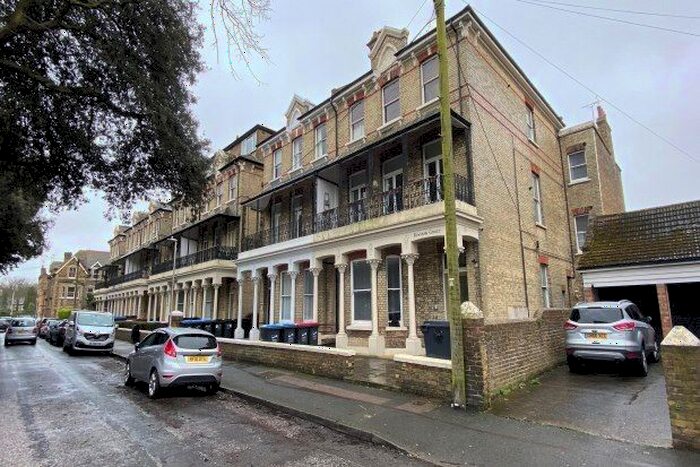 2 Bedroom Flat To Rent In Adrian Square, Westgate-On-Sea, CT8