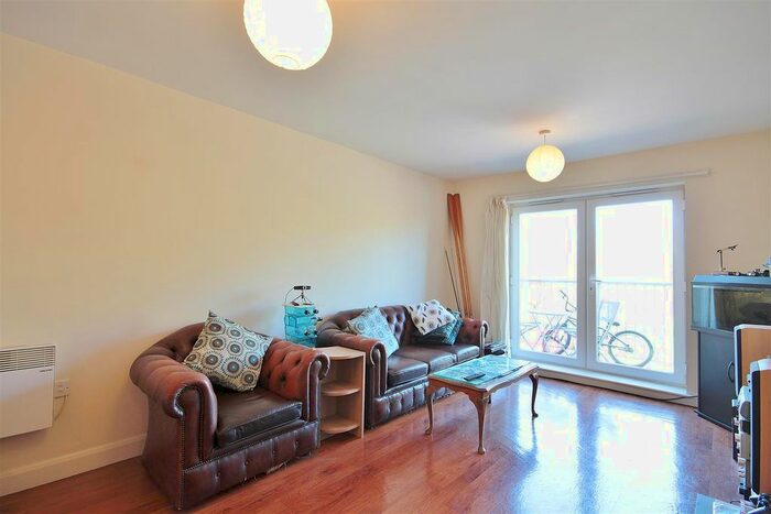 2 Bedroom Flat To Rent In Leander Way, Oxford, OX1