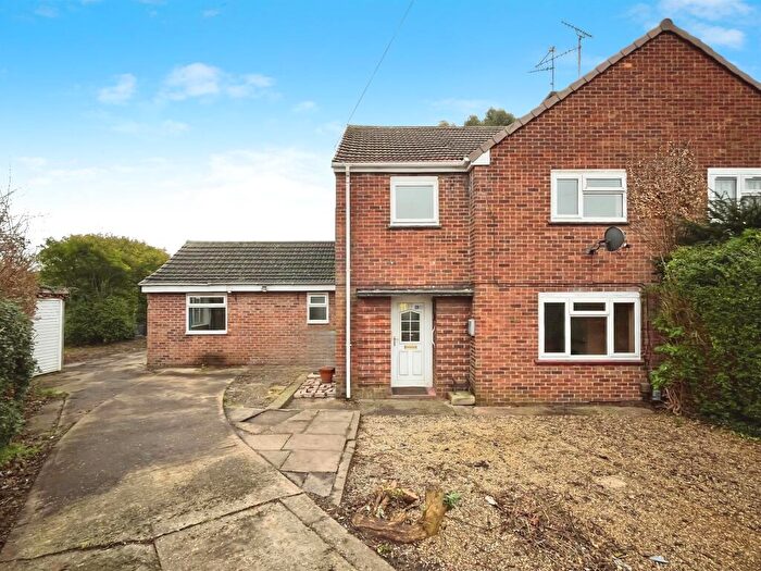 3 Bedroom Semi Detached House For Sale In Lindsey Close, Peterborough, PE4