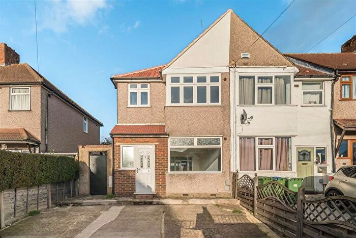 3 Bedroom Property To Rent In Lyndon Avenue, Sidcup, DA15