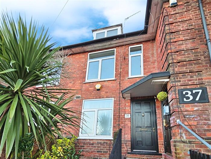 3 Bedroom Terraced House For Sale In Costock Avenue, Sherwood, Nottingham, NG5