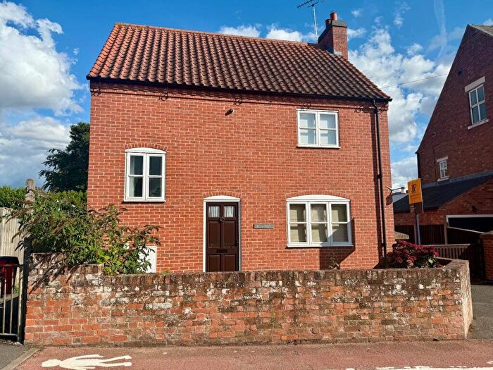 2 Bedroom Detached House For Sale In Tippings Lane, Farnsfield, Newark, NG22