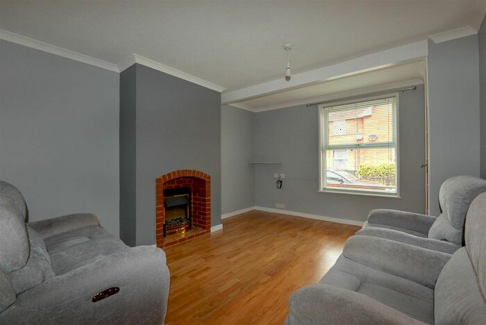 2 Bedroom End Of Terrace House To Rent In Berrydale Avenue, Bridgwater, TA6