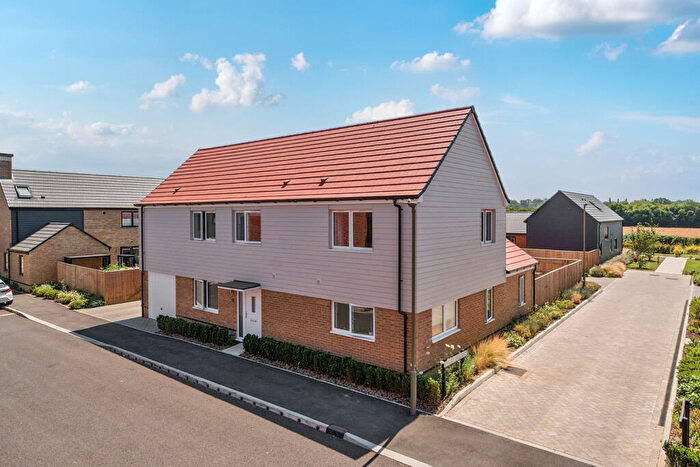 4 Bedroom Detached House For Sale In Exbury Crescent, Cranleigh, GU6
