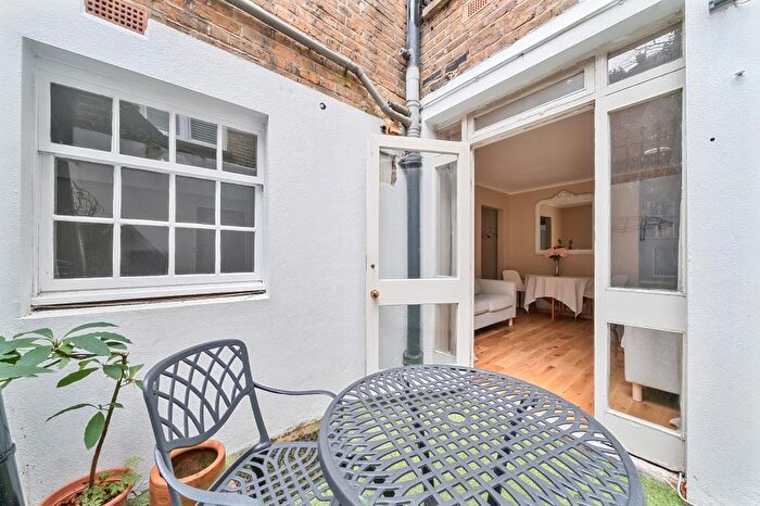 2 Bedroom Apartment To Rent In Ifield Road, Chelsea, SW10