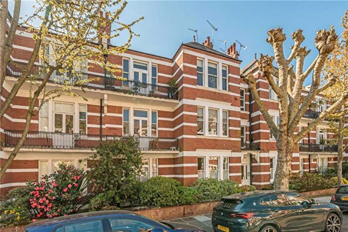 2 Bedroom Flat For Sale In Riverview Gardens, Barnes, SW13