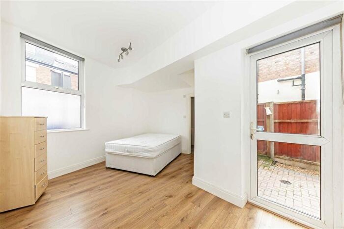 2 Bedroom Flat To Rent In Chapter Road, Willesden Green, NW2