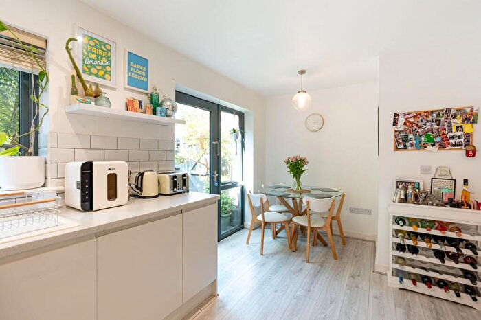3 Bedroom Property For Sale In Crescent Road, Spire View, OX4