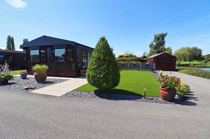 2 Bedroom Park Home For Sale In Birch Grove, The Elms, Torksey, LN1