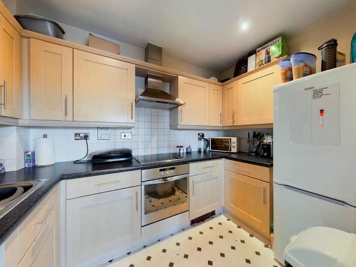 2 Bedroom Flat To Rent In The Spires, Selden Hill, Hemel Hempstead, Hertfordshire, HP2