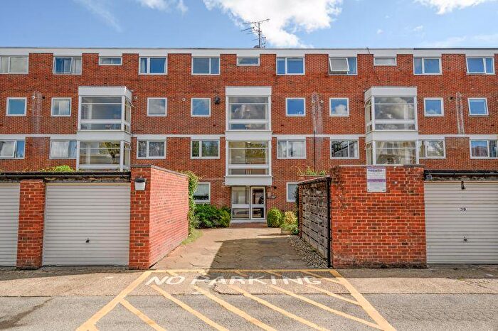2 Bedroom Flat To Rent In Hersham Road, Walton-On-Thames, KT12
