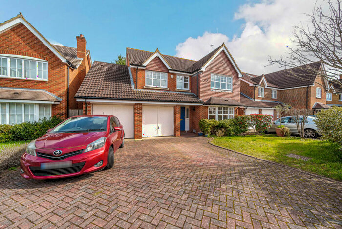 4 Bedroom Detached House To Rent In Coresbrook Way, Knaphill, Woking, GU21