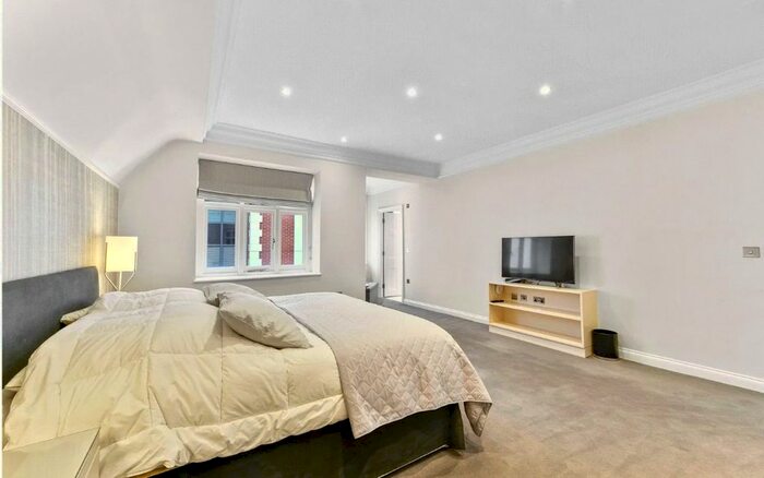 2 Bedroom Flat To Rent In Stratton Street, Mayfair, London, W1J