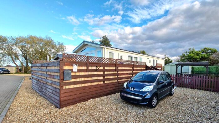 2 Bedroom Park Home For Sale In South Bank, Tallington, Stamford, PE9