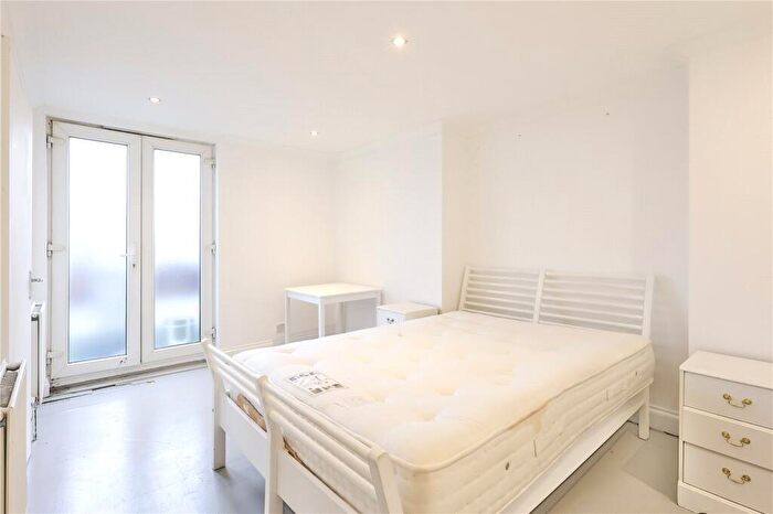 3 Bedroom Apartment To Rent In Hornsey Road, Islington, London, N19
