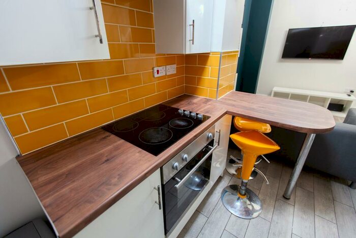 3 Bedroom Terraced House To Rent In Mirfield Street, L6