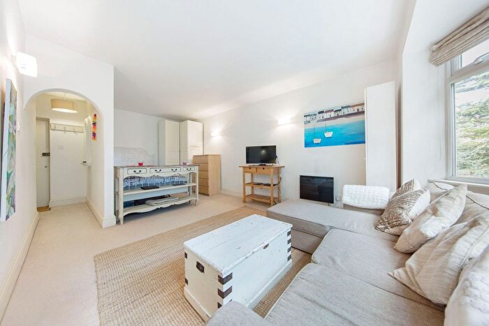 Studio To Rent In Inner Park Road, Wimbledon Common, London, SW19
