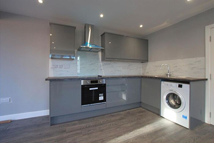 2 Bedroom Detached House To Rent In West Way, Heston, TW5