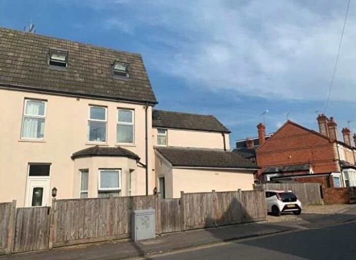 Studio To Rent In Grange Avenue, Reading, RG6