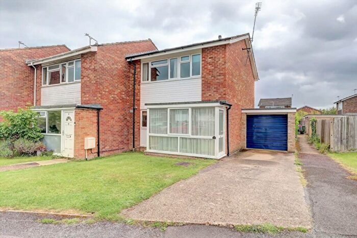 3 Bedroom End Of Terrace House For Sale In Wellfield, Hazlemere, High Wycombe, Buckinghamshire, HP15