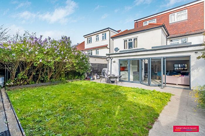 3 Bedroom Property To Rent In The Vale, London, NW11