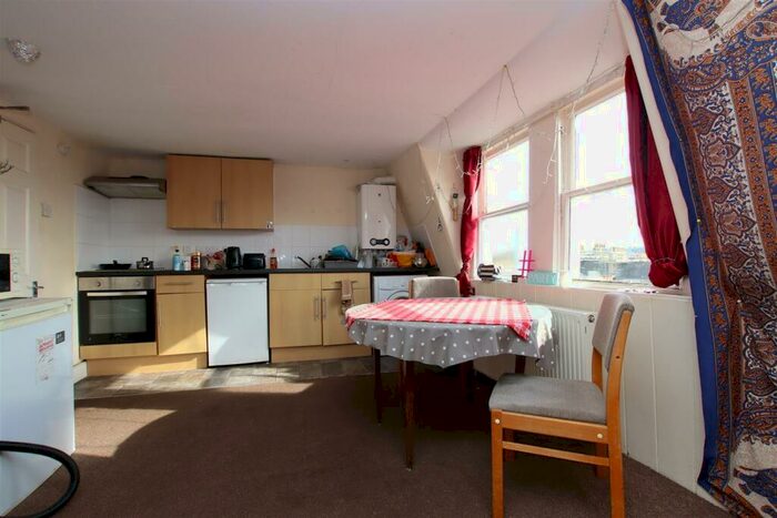 2 Bedroom Flat To Rent In Burlington Place, Bath, BA1