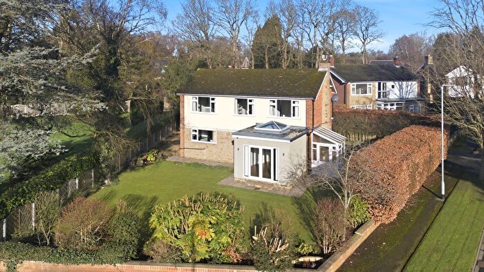 3 Bedroom Detached House For Sale In Foxhill Green, Leeds, LS16