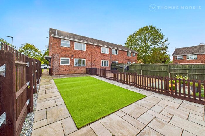 2 Bedroom Apartment For Sale In Hill Rise, St. Ives, Cambridgeshire, PE27