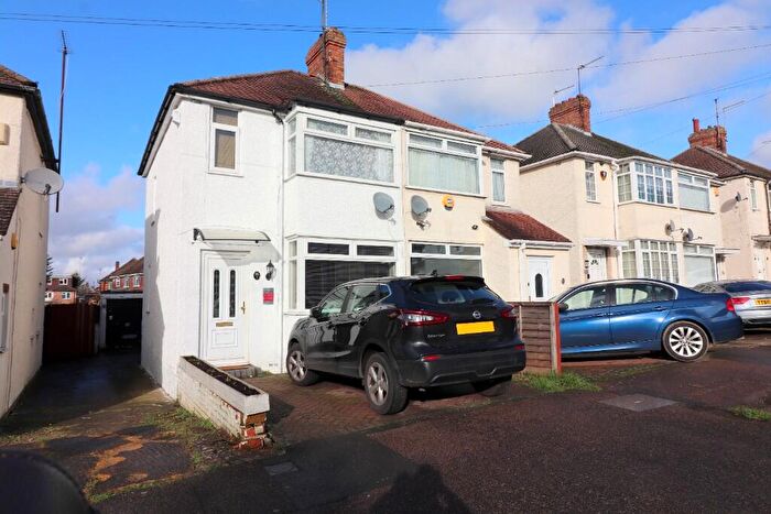 2 Bedroom Semi-Detached House For Sale In Third Avenue, Sundon Park, Luton, LU3