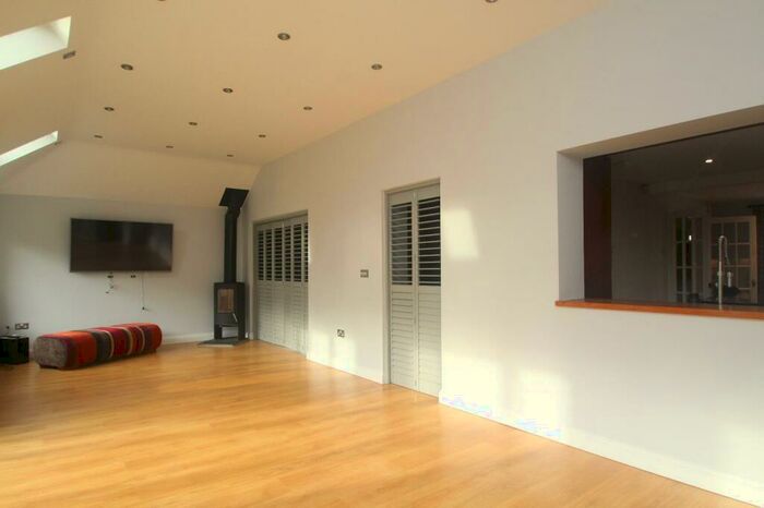 4 Bedroom Garage / Parking To Rent In St. Georges Avenue, Harrogate, North Yorkshire, HG2