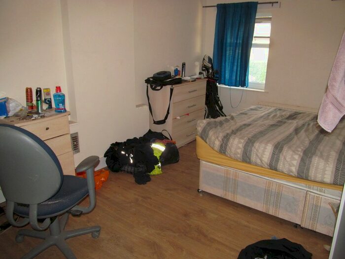 7 Bedroom Semi-Detached House To Rent In St Barnabas, Reading, RG2