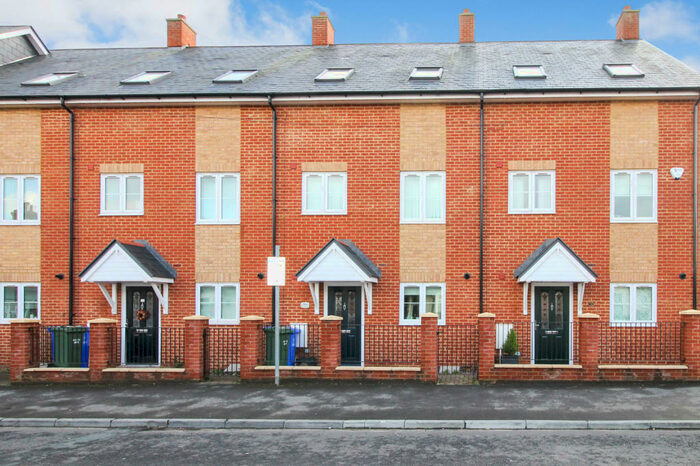 4 Bedroom Terraced House To Rent In Peabody Road, Farnborough, Hampshire, GU14