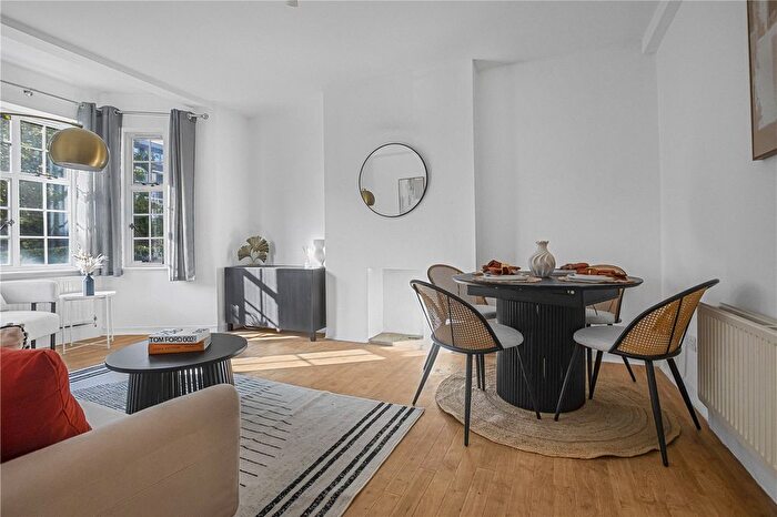 3 Bedroom Flat For Sale In Myddelton Passage, London, EC1R