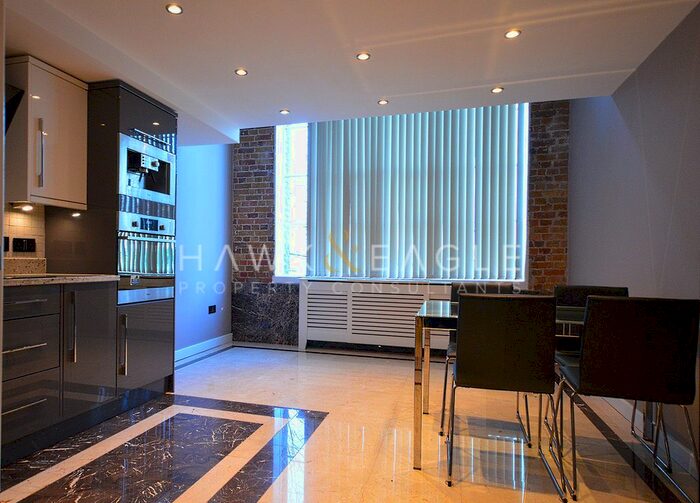 2 Bedroom Flat To Rent In Hopton Road, London, SE18