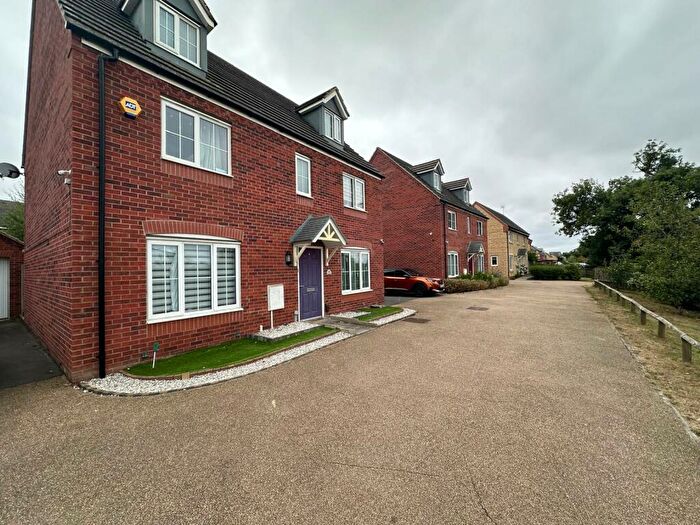 5 Bedroom House To Rent In Mayfly Road, Northampton, NN4