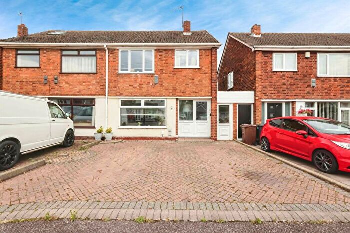 3 Bedroom Semi-Detached House For Sale In Digby Drive, Birmingham, B37