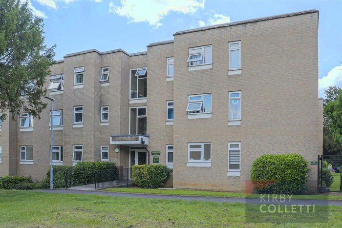 2 Bedroom Apartment To Rent In Rawdon Drive, Hoddesdon, EN11