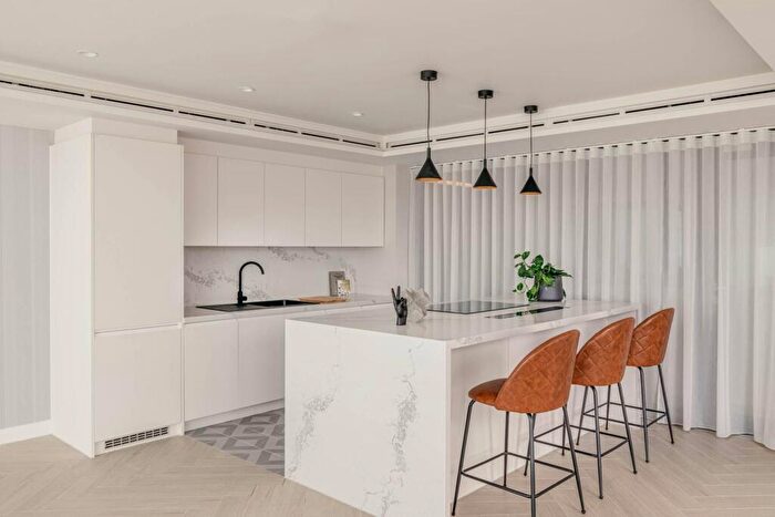 1 Bedroom Flat To Rent In Three Colts Lane, Bethnal Green, London, E2
