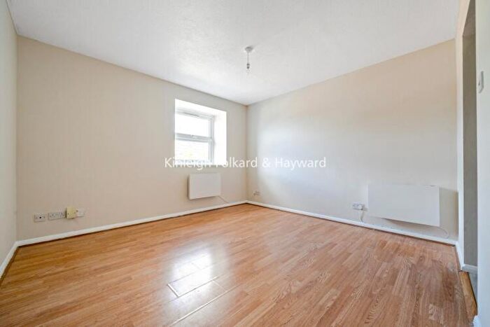 1 Bedroom Apartment To Rent In Millstream Close London, N13