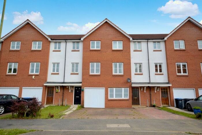 3 Bedroom Property To Rent In Chambers Grove, Welwyn Garden City AL7