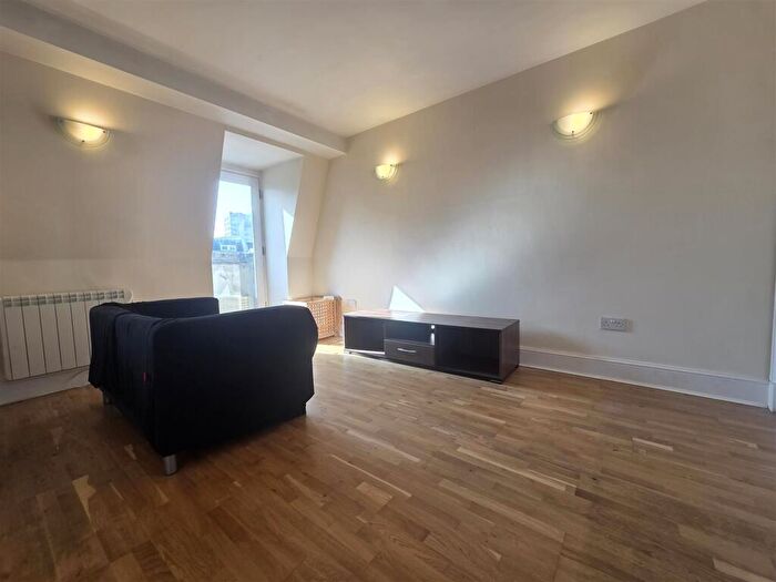 1 Bedroom Flat To Rent In Battersea High Street, Battersea, SW11