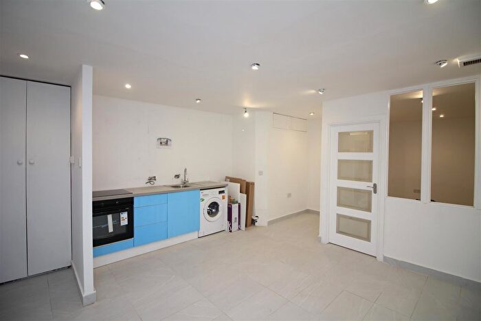1 Bedroom Flat To Rent In Wood Street, London, E17