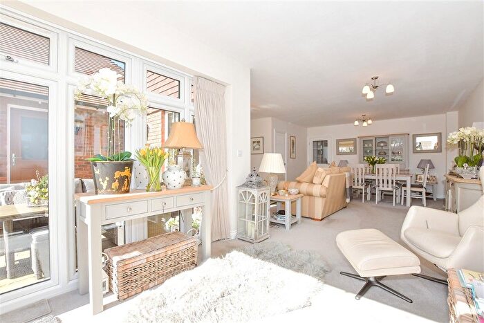 3 Bedroom End Terrace House For Sale In Hawthornden Grove, Yalding, Maidstone, Kent, ME18