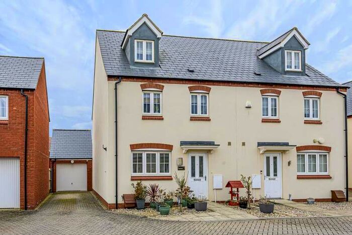 4 Bedroom Semi-Detached House To Rent In Fontwell Road, Bicester, OX26